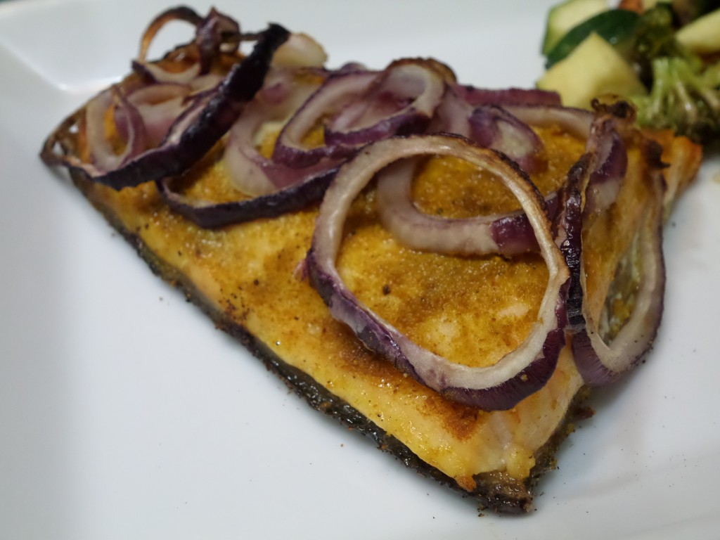 How to smoke salmon with caramelized red onions and vegetables